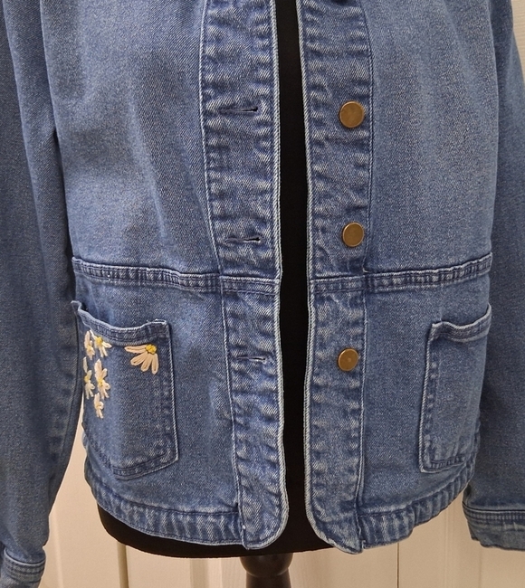 Blue Denim Jacket with Floral Embroidery        Size L - Picture 3 of 14